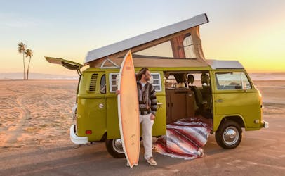 Tour de surfe em Malibu em uma van VW vintage